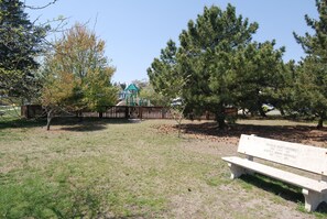 Condo, 2 Bedrooms | Property grounds