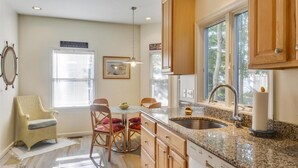 House, 3 Bedrooms | Private kitchen - Casa Damp 134 Elizabeth Way by Long & Foster (Bethany Beach)