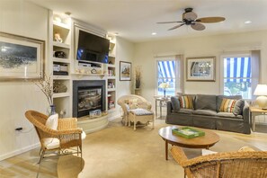 House, 3 Bedrooms | Living room