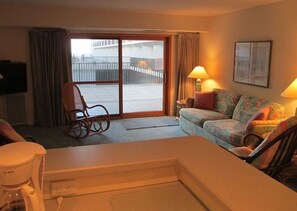 Condo, 2 Bedrooms | Living room