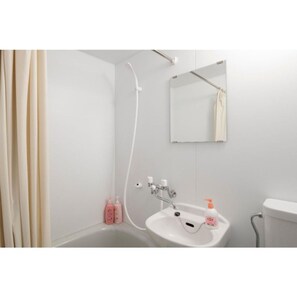 อพาร์ทเมนท์, 1 ห้องนอน | ห้องน้ำ | ฝักบัวในอ่างอาบน้ำ, ของใช้ในห้องน้ำฟรี, ไดร์เป่าผม, รองเท้าสวมภายในห้อง