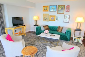 Condo, 3 Bedrooms | Living room