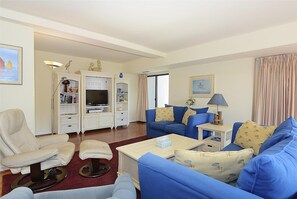 Condo, 2 Bedrooms | Living room