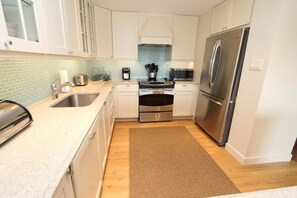 Condo, 2 Bedrooms | Private kitchen