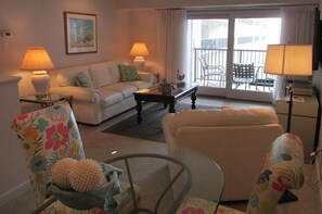 Condo, 2 Bedrooms | Living room