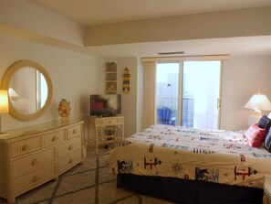 Condo, 2 Bedrooms - Henlopen Unit 820 by Long & Foster (Rehoboth Beach)