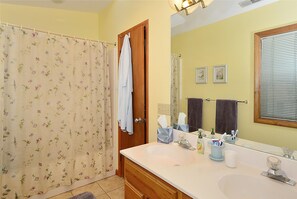 Casa, 4 habitaciones | Baño | Toallas 