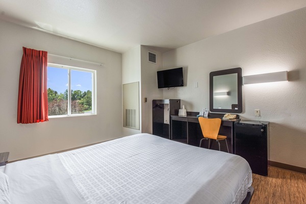 Room, 1 King Bed, Accessible, Non Smoking | Blackout drapes, iron/ironing board, free WiFi, bed sheets