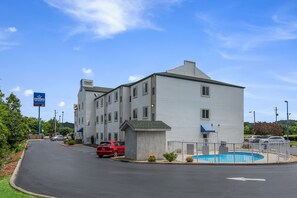 Exterior - Americas Best Value Inn - Knoxville East (Knoxville)