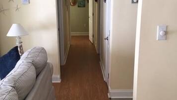 Condo, 2 Bedrooms | 2 bilik tidur, dihias secara berasingan