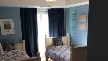 Condo, 2 Bedrooms | 2 bilik tidur, dihias secara berasingan