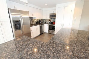 Condo, 2 phòng ngủ | Bếp riêng