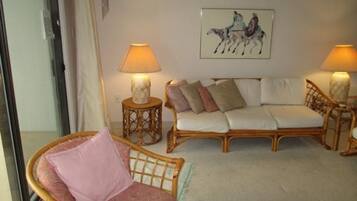 Condo, 2 chambres | Salle de séjour
