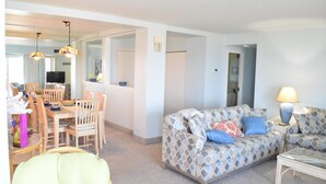 Condo, 2 chambres | Salle de séjour