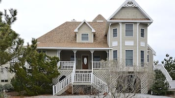 House, 4 Bedrooms | Exterior