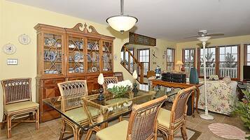 House, 4 Bedrooms | Dining