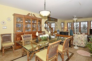 Maison, 4 chambres | Restauration