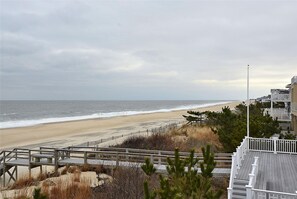 House, 4 Bedrooms | Beach | On the beach