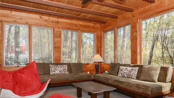 House, 3 Bedrooms | Living room