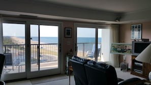 Condo, 2 Bedrooms | Living room