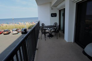 Condo, 2 chambres | Balcon