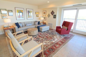 Condo, 3 Bedrooms | Living room