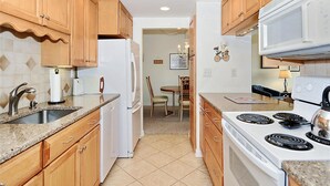Private kitchen - Henlopen Unit 720 by Long & Foster (Rehoboth Beach)