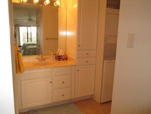 Kondominium, 2 kamar tidur | Kamar mandi | Handuk