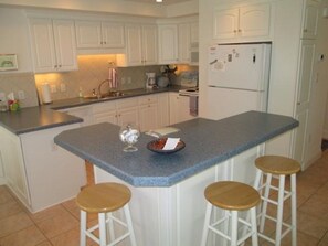 Condo, 2 Bedrooms | Private kitchen