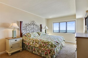 Condo, 3 Bedrooms
