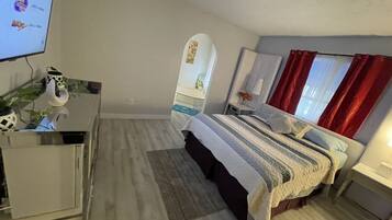 2 bedrooms, in-room safe, iron/ironing board, free WiFi