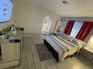 2 bedrooms, in-room safe, iron/ironing board, free WiFi