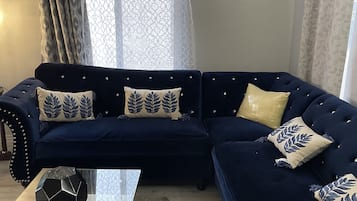 Smart TV, fireplace, table tennis