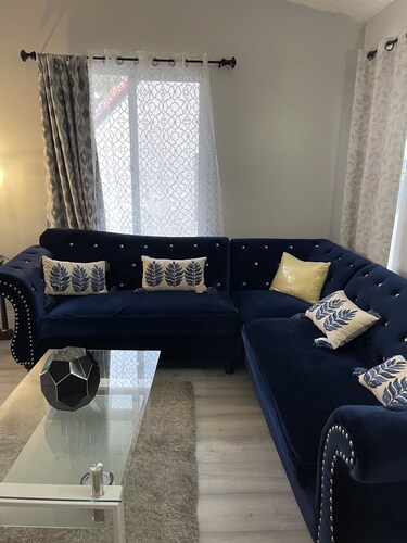 Beautiful condo 2bedrooms and 2bath ! Very Close to Las Vegas Strip  and Airport