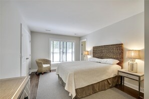 6 bedrooms, individually decorated, individually furnished, bed sheets - La Bella Vita by Long & Foster (Bethany Beach)