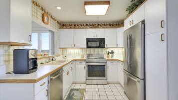 Maison mitoyenne, 3 chambres | Cuisine privée