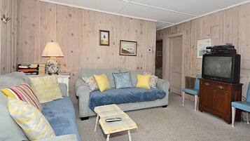 House, 3 Bedrooms | Living room