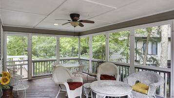 Rumah, 6 kamar tidur | Balkon