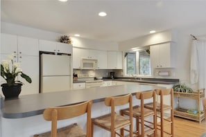 House, 6 Bedrooms | Private kitchen