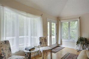 Living room - Hidden Treasure 529 Doral Drive by Long & Foster (Bethany Beach)