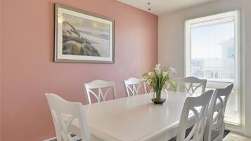 Condo, 2 Bedrooms | Dining