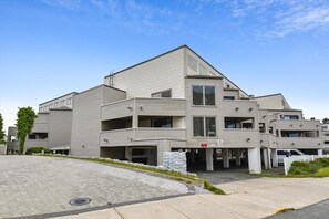 Condo, 2 Bedrooms | Exterior