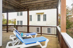 House, 5 Bedrooms | Balcony