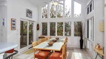 House, 5 Bedrooms | Dining