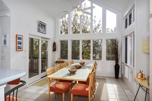 House, 5 Bedrooms | Dining