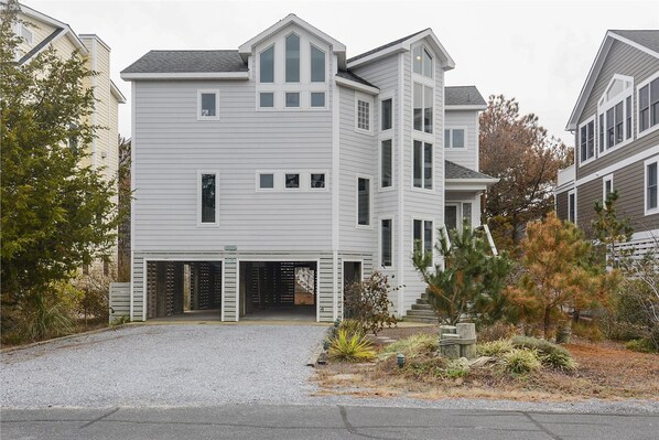 House, 5 Bedrooms | Exterior