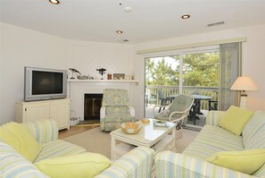 Townhouse, 4 kamar tidur | Ruang keluarga