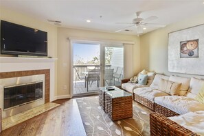 Townhome, 4 Bedrooms | Living room