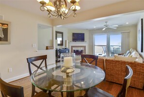 Townhome, 4 Bedrooms | Dining