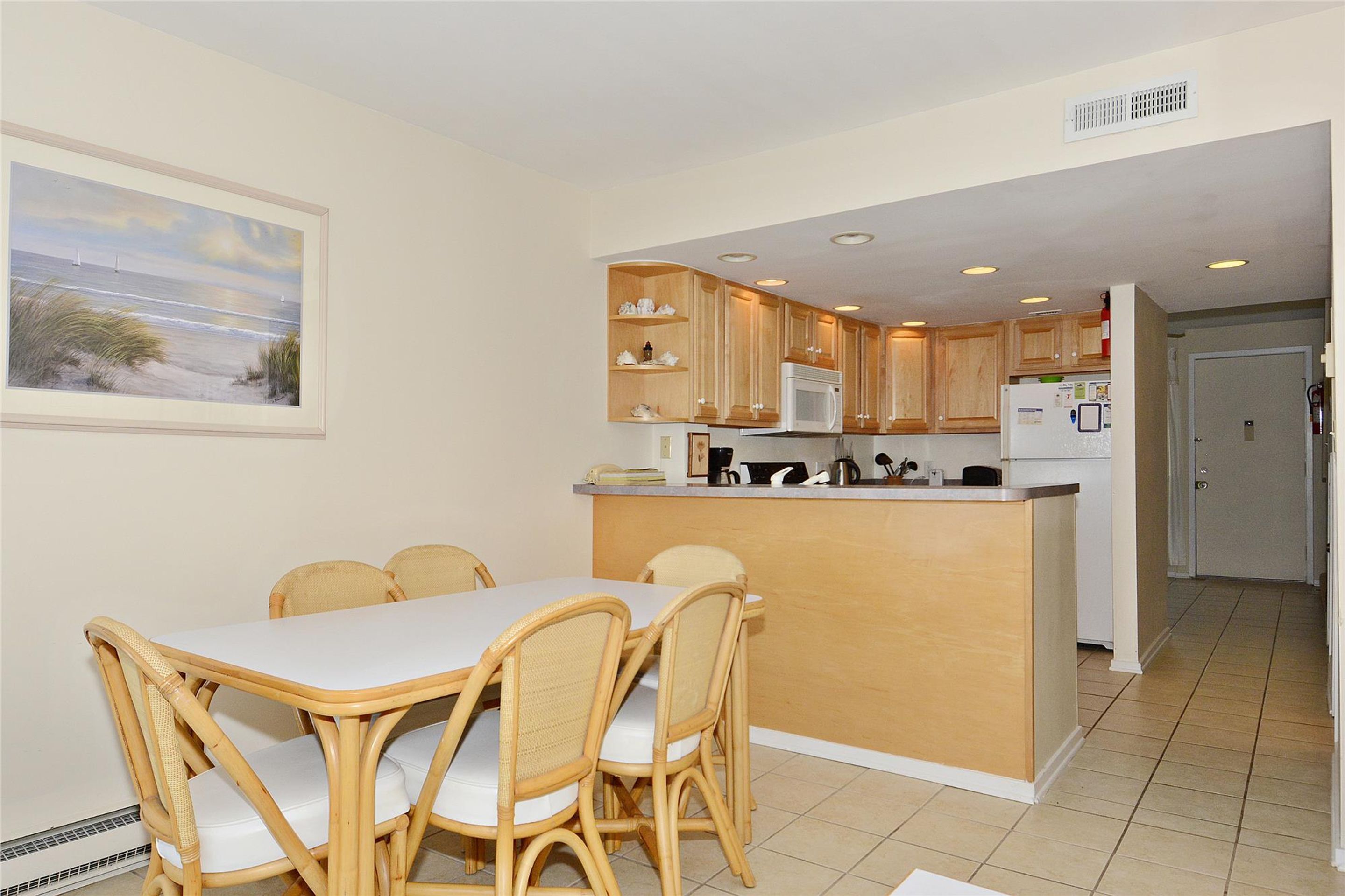 Condo, 2 Bedrooms | Dining